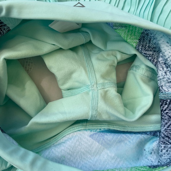 Ivivva size 7 skirt, in excellent condition - Picture 3 of 8